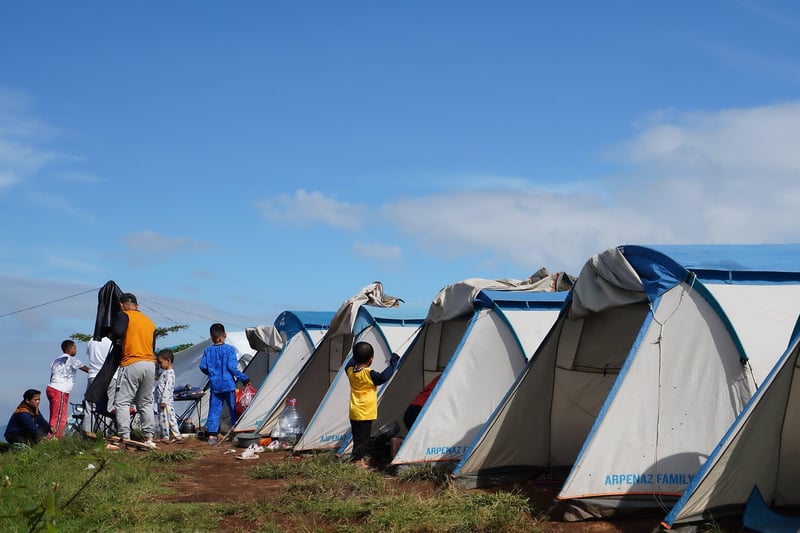 Luxury Tent with Uluru View